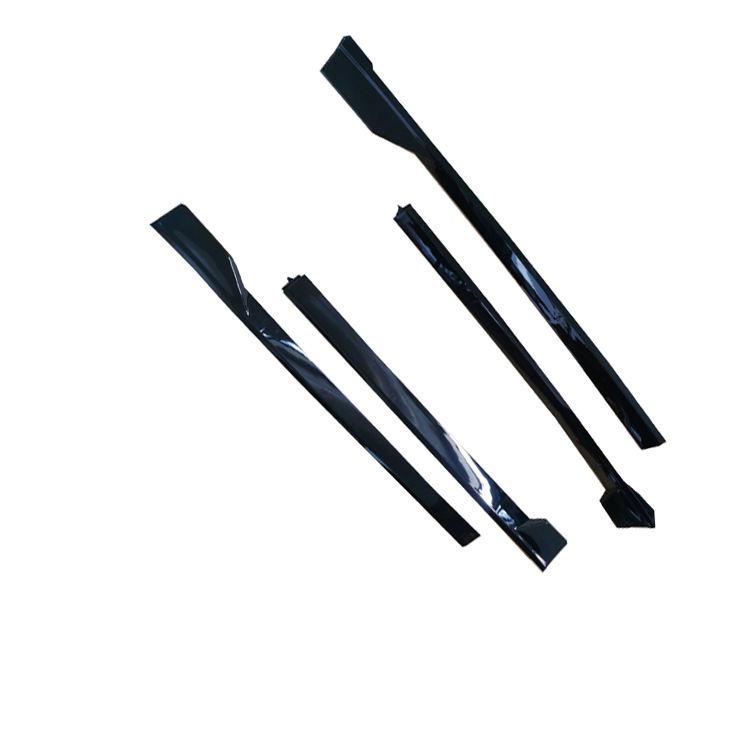 Комплект боковых юбок в спортивном стиле TRD для Toyota Camry 2018-2022 - Черный с красной окантовкой