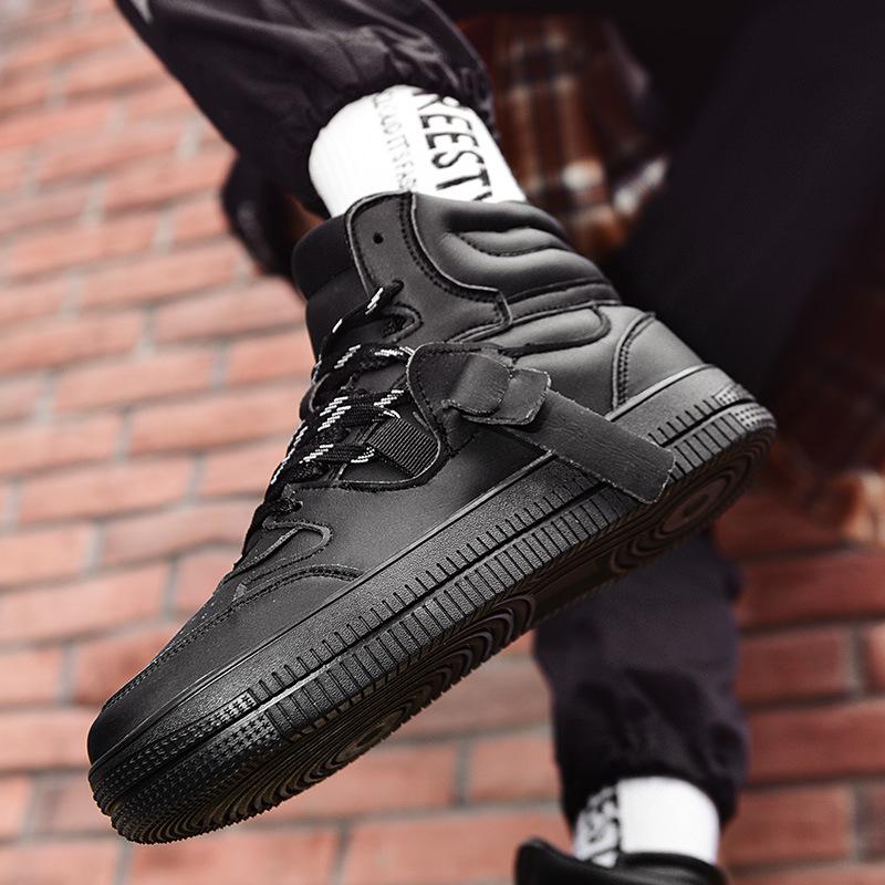 Новая мужская обувь Кожаная повседневная обувь Модная обувь с высоким верхом Плоская обувь для скейтборда Молодежные уличные крутые кроссовки на шнуровке