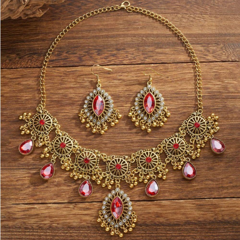 Hollowed Out Necklace Earrings Set Rhinestone Inlaid Women Jewelry Set Banquet Party