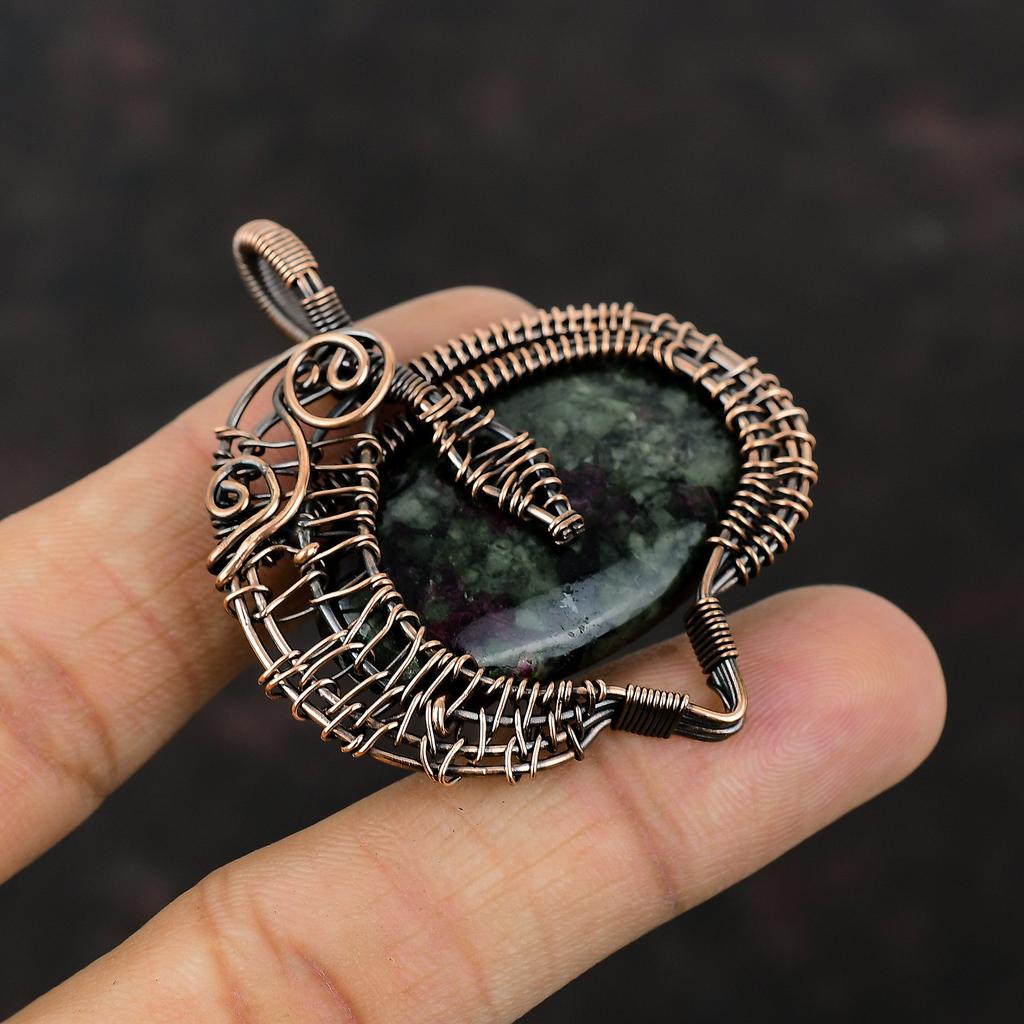 Эвдиалитовый кулон, кулон из медной проволоки, элегантный кулон ручной работы, изысканные медные украшения, кулон с драгоценным камнем, ювелирный подарок для мамы