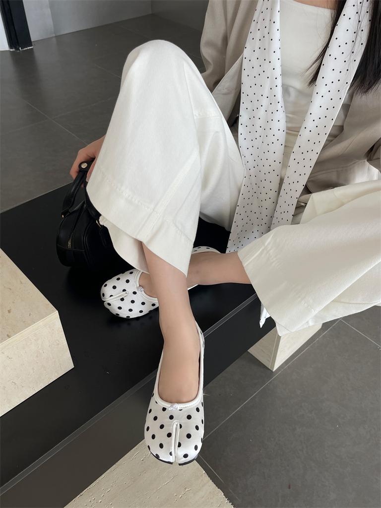 2025 новая мода неглубокие одинарные туфли в горошек женские балетки