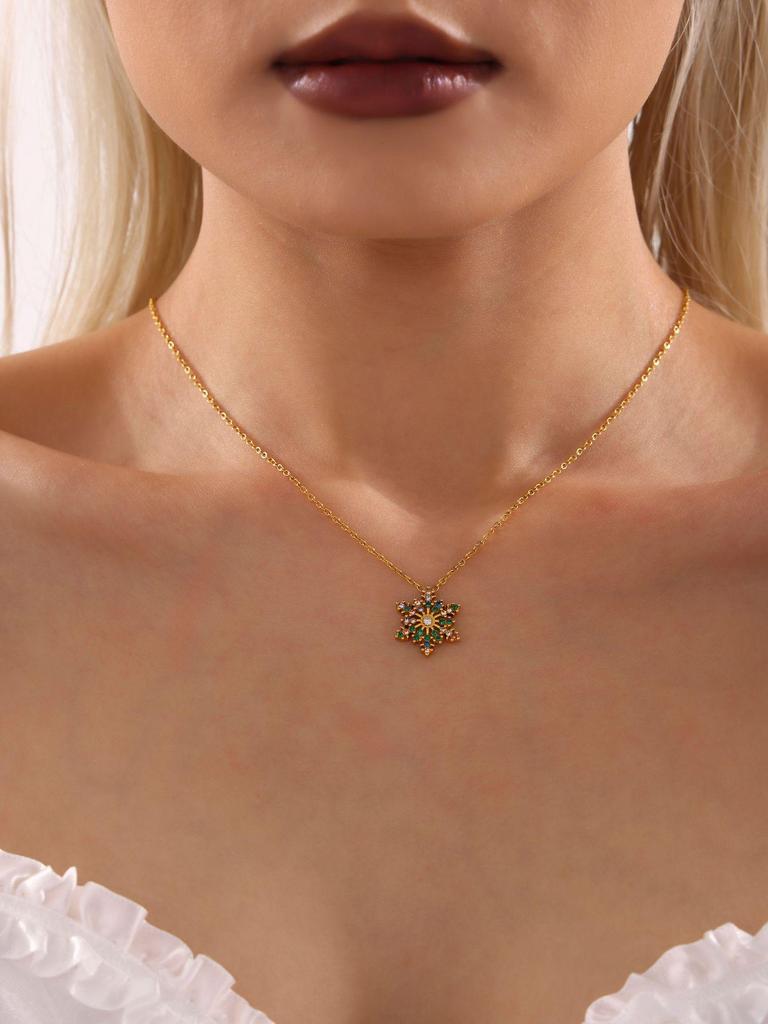 Mi Duoduo Christmas Zircon Snowflake Pendant Necklace - Titanium Steel, Non-Fading Jewelry for Women.