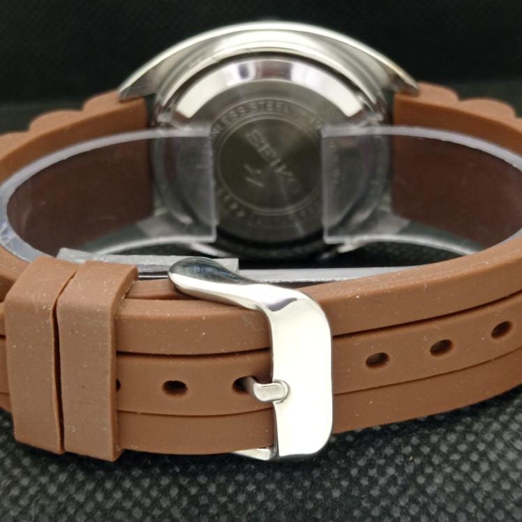 Б/У РЕДКИЕ ВИНТАЖНЫЕ SEIKO 5 AUTO 7019A ЯПОНИЯ МУЖСКИЕ ЧАСЫ С КРЕМАТЫМ ЦИФЕРБЛАТОМ 621a-a413409-2