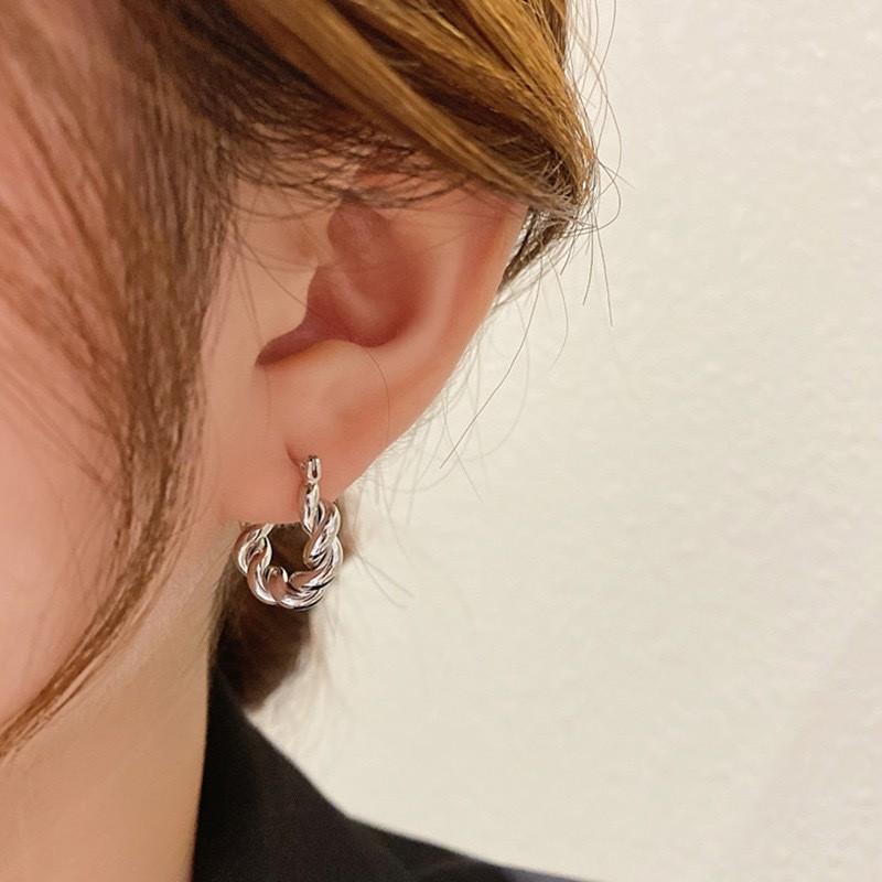 Серьги-застежки Twist Earrings Temperament High-end Sense Atmospheric Circle Ear Buckle Earrings для женщин