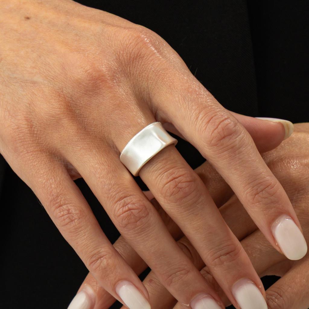 Fashionable Sliver Color Matte Wide Edge Rings for Women Cool Style Irregular Alloy Featuring Open Ring Unisex Jewelry Gift