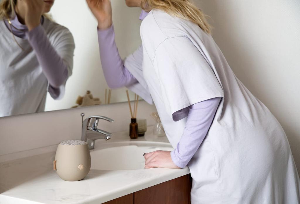 Беспроводной портативный динамик KREAFUNK aJAZZ Qi с защитой от воды уровня IPX5 TWS Возможность подключения 2 устройств одновременно Зарядка SDG IVORY SAND