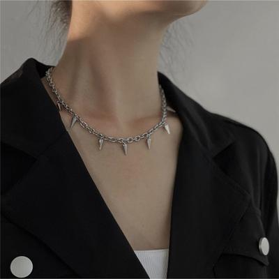 Ожерелье-чокер с дизайном шила для женщин и девушек, модное statement-ожерелье с кисточкой, подарок другу, панк, хип-хоп, шейное украшение