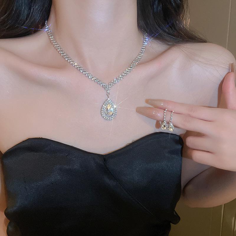 European & American Luxury Zircon Jewelry Set: Retro Clavicle Chain Necklace, Versatile Fashion Accessory