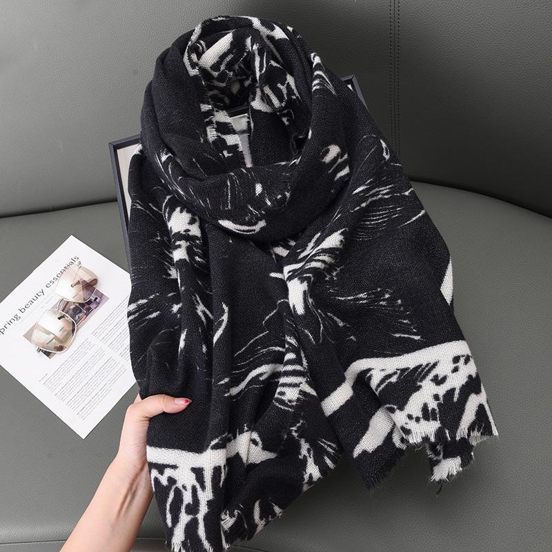 Autumn And Winter Flower Printed Cashmere Scarf Female Japanese And Korean Literary And Fresh Student Commuting Thickened Warm Shawl