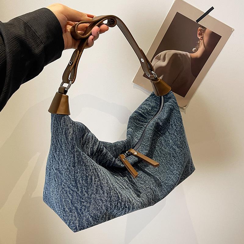 Сумка подмышкой женская большая вместимость 2024 новая осенне-зимняя универсальная джинсовая сумка-мессенджер через плечо премиум-сумка