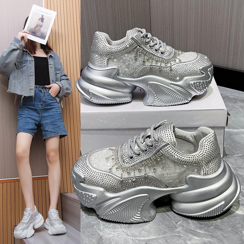 Новые женские туфли на платформе 2024 года, кристальные туфли на толстой подошве белого и серебристого цвета, блестящие кроссовки с кристаллами, трендовые повседневные кроссовки