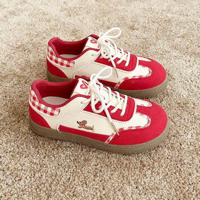 Платформенные белые женские туфли 2025 новая ретро студенческая милая обувь для скейтборда ins трендовая универсальная нишевая повседневная обувь женская