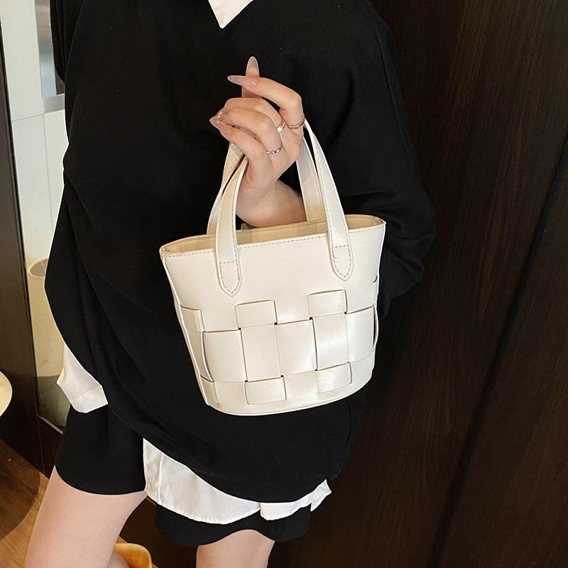 Высококлассная нишевая плетеная сумка женская новая летняя сумка на плечо через плечо модная портативная сумка-ведро