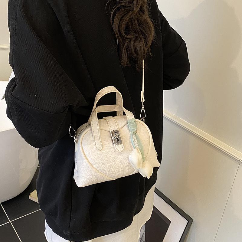 Small Bag Women's 2025 New Summer Versatile Messenger Bag Fashion Popular Pillow Small Bag