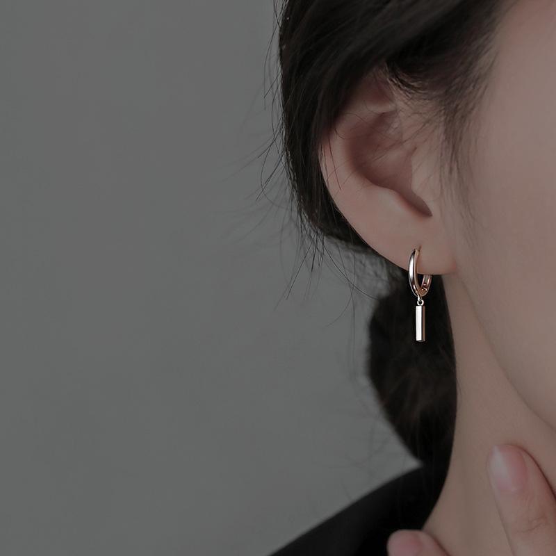 Серьги-палочки из стерлингового серебра 925 пробы - Дизайн ниши легкой роскоши, женские пусеты, Зима 2023.