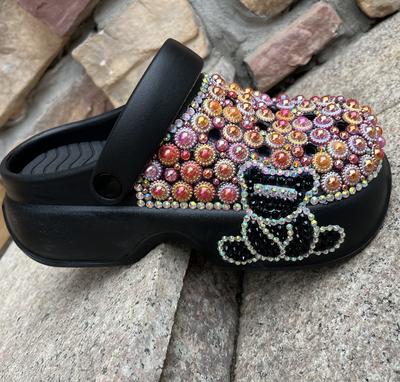 Модные летние сандалии с толстой подошвой и ручной инкрустацией жемчугом, украшенные милым медведем. Новые розовые и голубые пляжные шлепанцы с вырезами для сладкой девочки 40-41