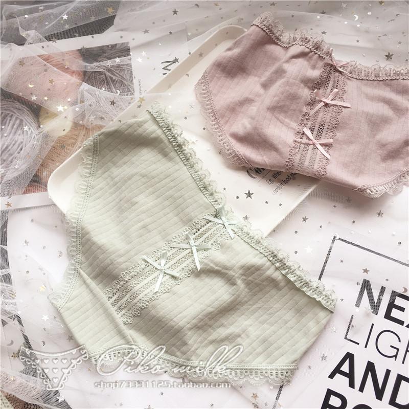 Симпатичные девчачьи эластичные большие удобные женские трусики с низкой посадкой и кружевным краем на бедрах