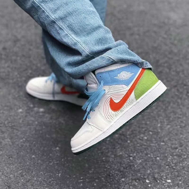 Air Jordan 1 Mid SE Grade School 'Stitch' (Unisex) Sail / Psychic Blue / Vivid Green / Safety Orange Kids' Basketball Shoes DX2462 100