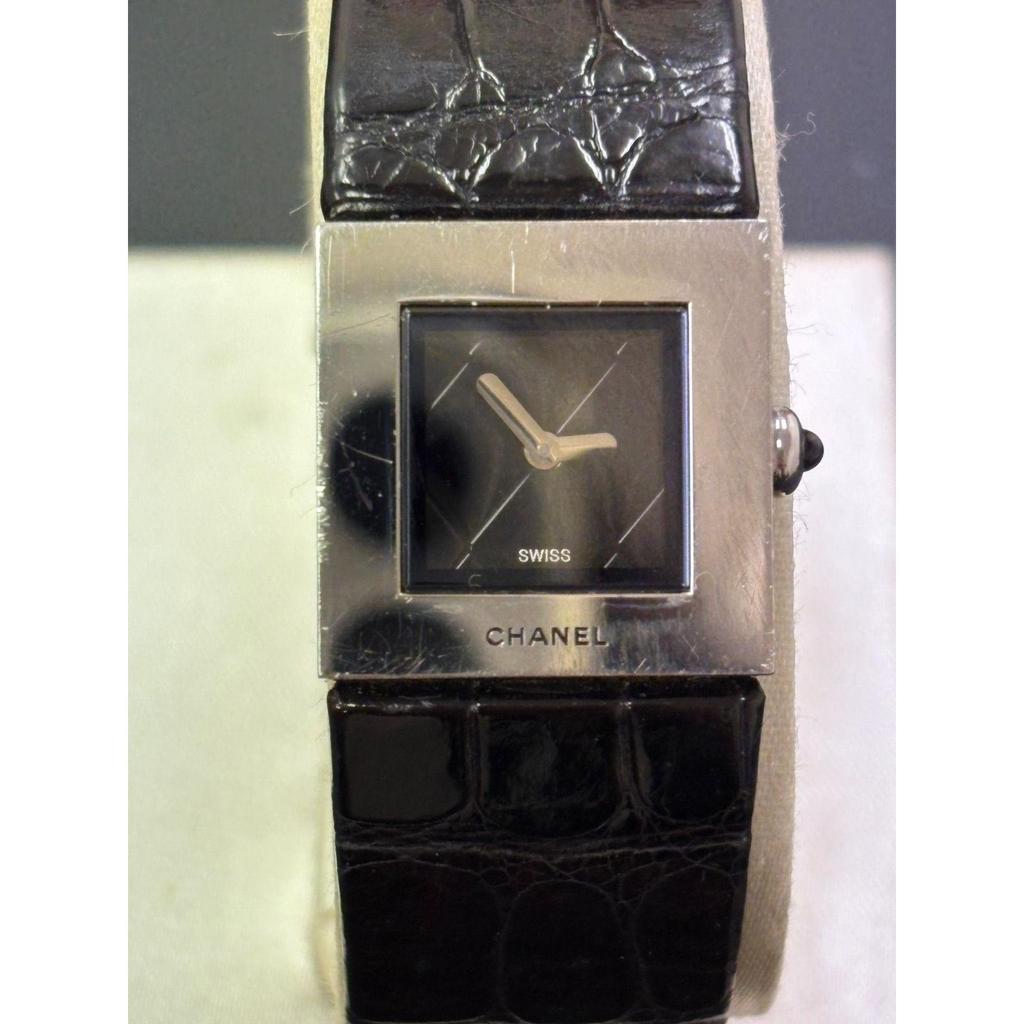 Б/у Женские часы CHANEL Matelasse из черной кожи крокодила