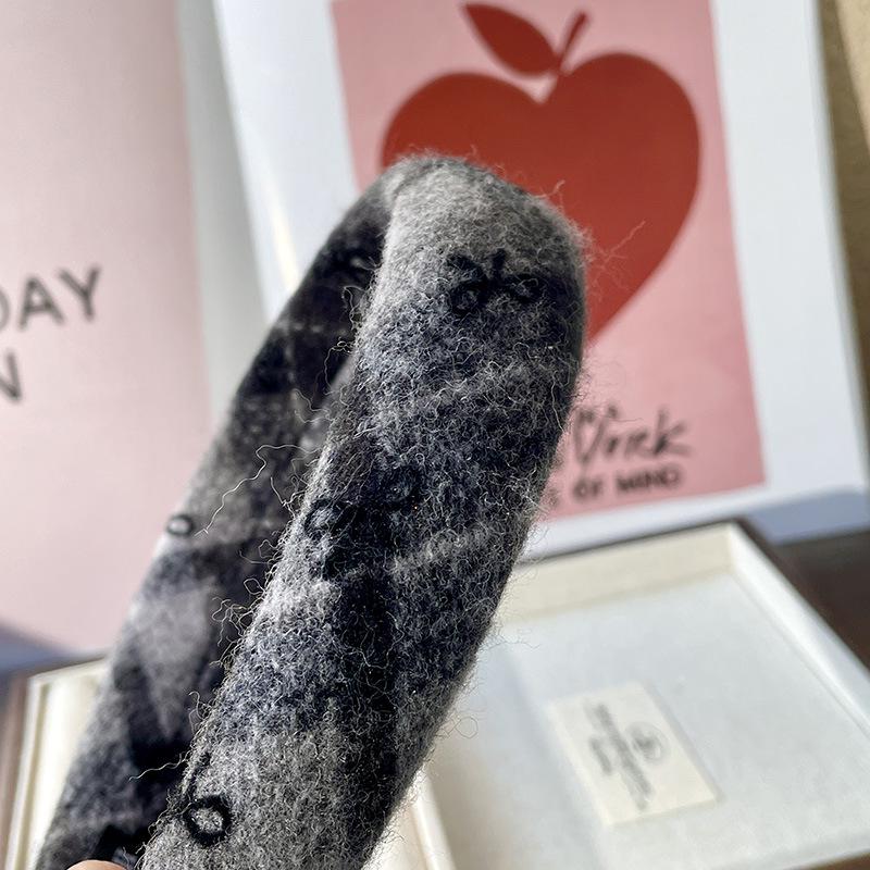 French Elegance Black Series Pearl Headband with Teeth - Autumn/Winter Collection