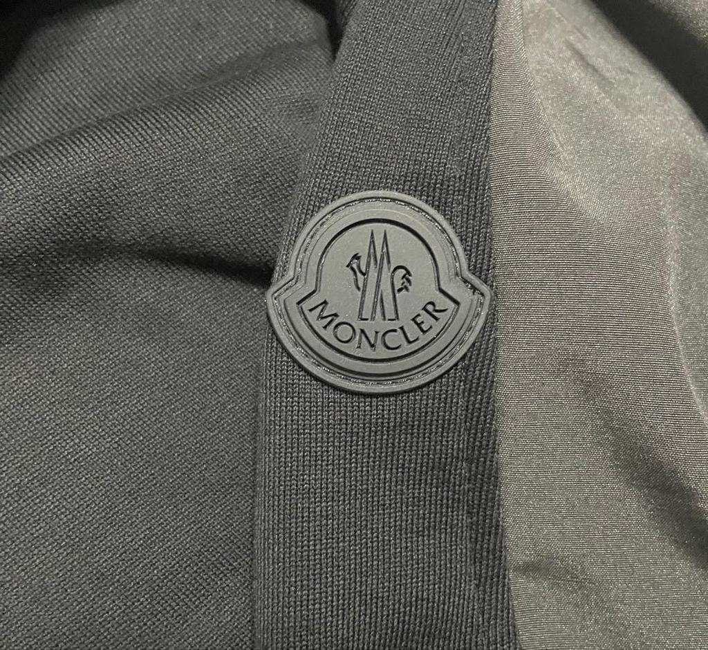 Подержанный женский пуховик MONCLER