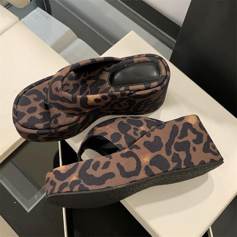 Fashion Eilyken New Fashion Clip Toe Leopard Print Platform Wedge Woman Slippers Summer Chunky High Heels FLIP FLOPS Shoes