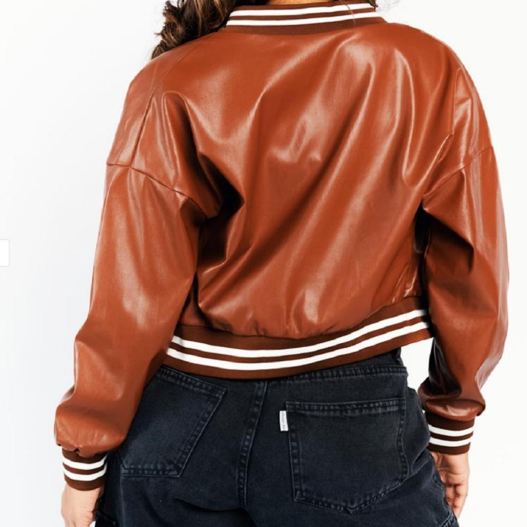 NOORA Женская укороченная куртка из кожи овчины желтовато-коричневого цвета, укороченная куртка в байкерском стиле, уличная, клубная и вечерняя одежда Красивая куртка