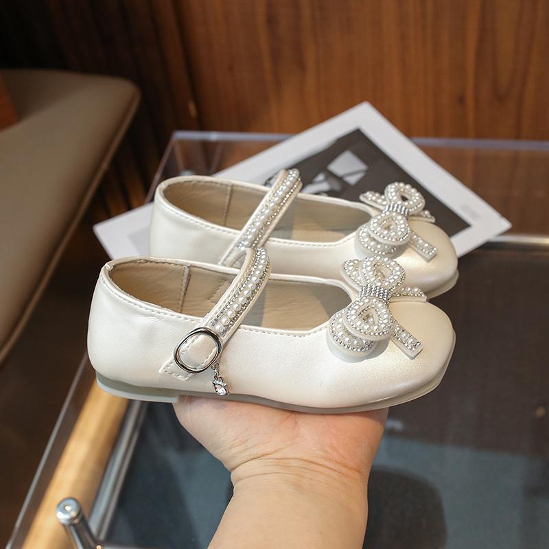 2024 Новые туфли Мэри Джейн для девочек на вечеринку, свадьбу, шоу, милый бант, стразы, жемчуг, однотонные детские модные кожаные туфли, повседневные
