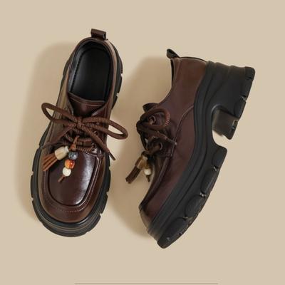 Модные новые лоферы в ретро-стиле в британском стиле на толстой подошве — это универсальная, повседневная и спортивная обувь на одинарной подошве, увеличивающая рост, для женщин.