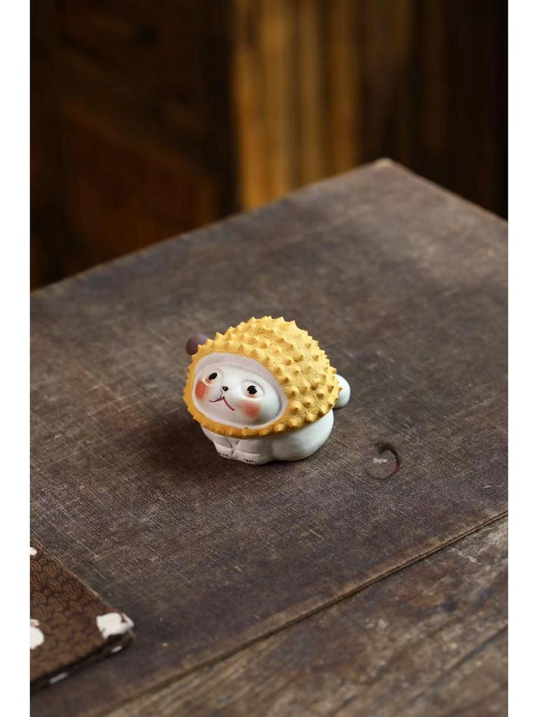 Yixing Zisha Tea Pet: Durian Hedgehog, Cat & Piglet Lid Rest - Cute, Nurturable Ornament for Tea Play