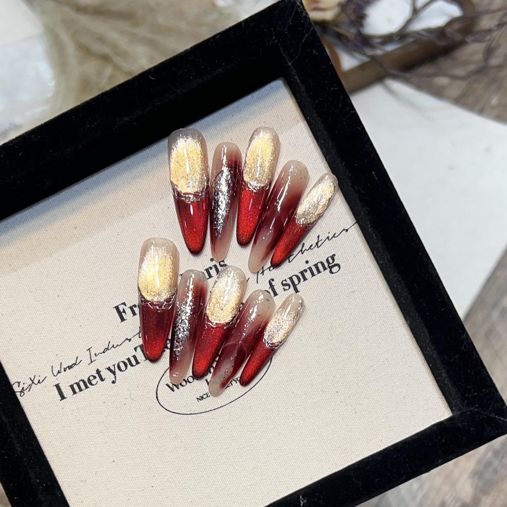 Плетеная вручную броня в новогоднем стиле, высококлассный эффект «кошачий глаз» красного цвета, французская золотая фольга, румяна, маникюр «бабочка», съемная ногтевая пластина