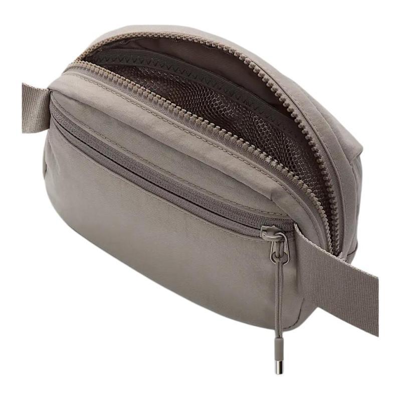 Nike Сумка кроссбоди Aura 2 л, повседневная HM6120-009