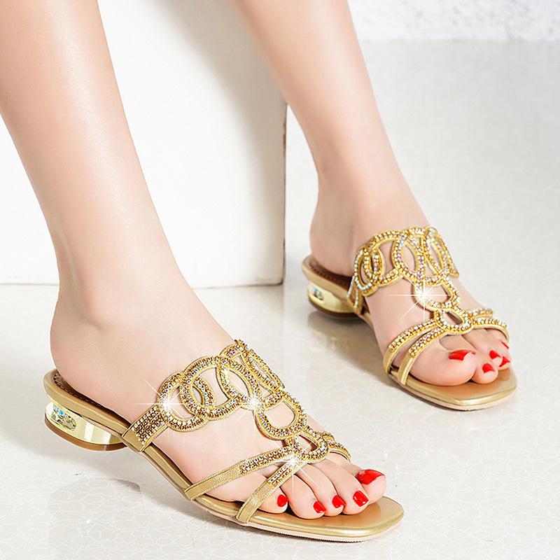 Модные новые женские модные босоножки на низком каблуке со стразами, летние босоножки для отдыха на плоской подошве, универсальные шлепанцы с мягкой подошвой, пляжная обувь