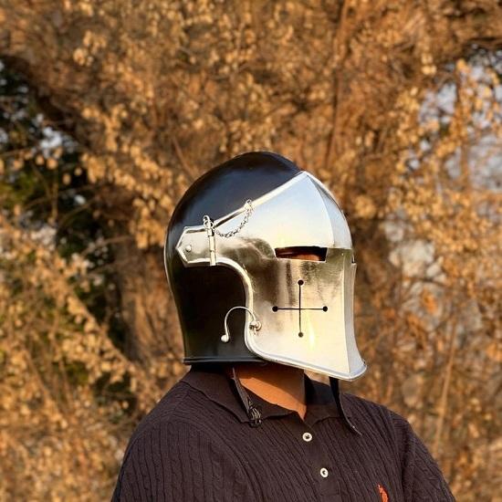 Серебристо-черный барбют Средневековая рыцарская броня Сталь Косплей Костюм на Хэллоуин Барбют с забралом Шлем воина