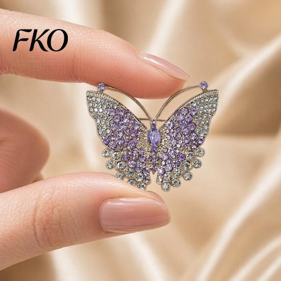 Women Brooch Pin, 3D Butterfly Design with Sparkling Rhinestones, Lightweight Pin Strong Buckle Badge for Coats Shirts Bags Accessories Insect