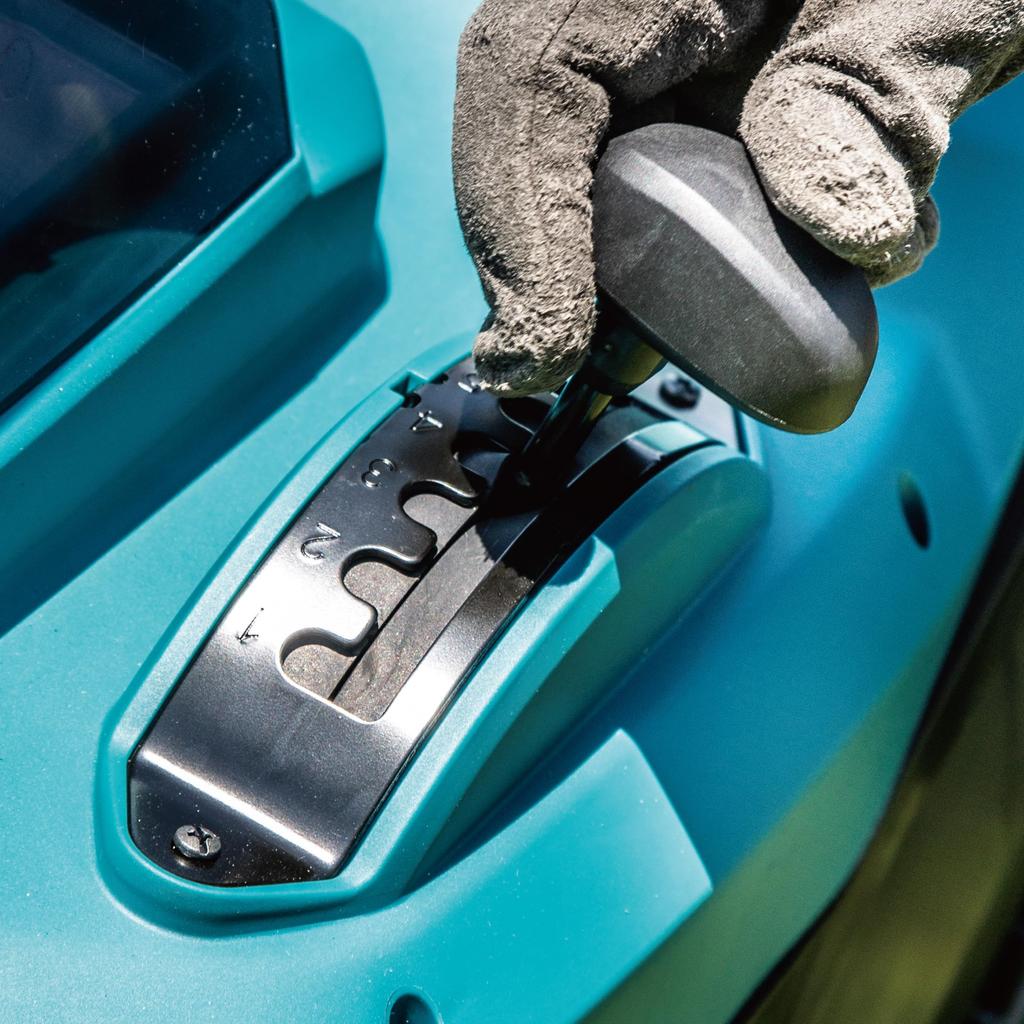 Makita 40Vmax Rechargeable Lawn Mower 380mm Body Only (MLM003GZ)