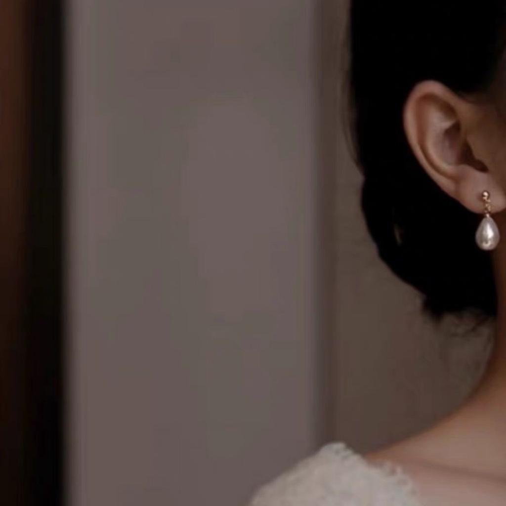 Серьги с жемчугом в форме капли воды женские 2024 новые трендовые темпераментные серьги в стиле барокко серьги с серебряной иглой легкая роскошь ниша оптом