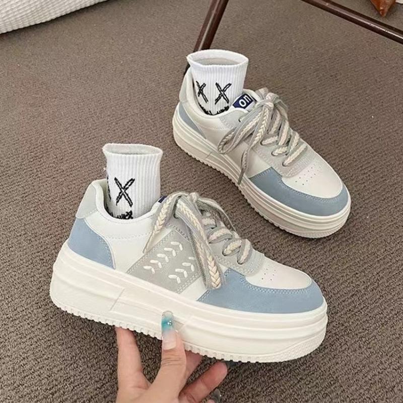 Модные кроссовки на платформе, женские модные белые теннисные туфли для студентов, разноцветные шнурки, дышащая повседневная вулканизированная обувь для женщин