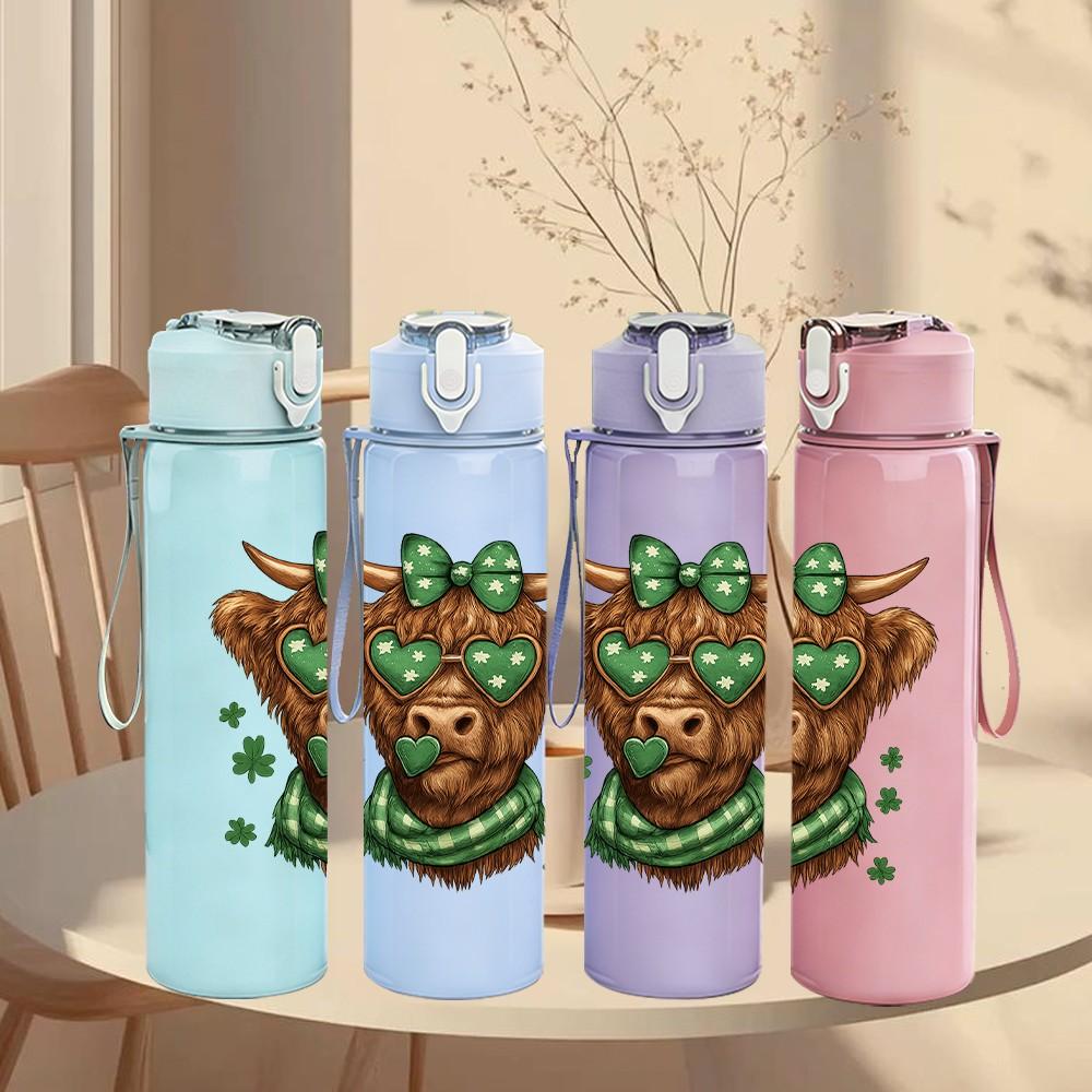 1PC St Patrick Highland Cow Art 750ml Color Plastic Sports Water Bottle Leakproof Flip Straw Lid Suitable for Sports Office Home Use
