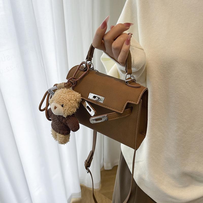 Выходная сумка женская 2025 новая сумка-мессенджер с высоким чувством осени и зимы популярная супер огонь сумка через плечо маленькая квадратная сумка