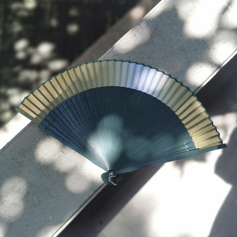 Градиентный складной веер Современная простота Домашнее украшение Ремесла Портативный складной веер Hanfu Утреннее платье Фотореквизит Классический