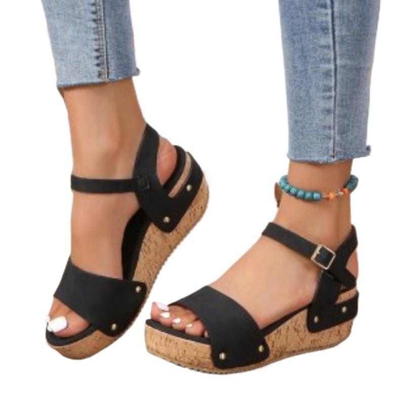 Женские босоножки на платформе с танкеткой, летние женские туфли, сандалии на каблуке с пряжкой и ремешком, заклепочная обувь