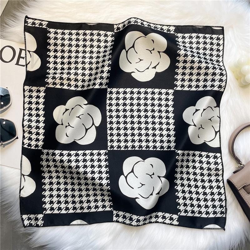 50 * 50cm Spring And Autumn Silk Scarves Versatile Decoration Professional Small Square Scarves Neck Protection Binding Bag