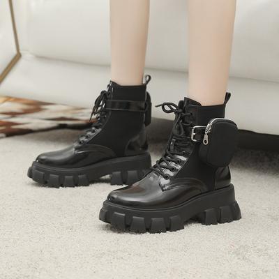 Модные женские ботинки на платформе, кожаные мотоциклетные ботильоны на танкетке, женская обувь на шнуровке, модные черные ботинки с ремешком, пряжкой и карманом