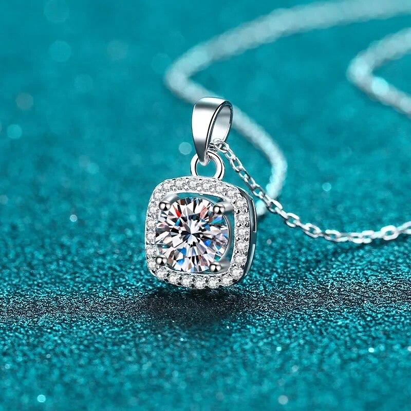 Fashion 1/2CT Real Moissanite Necklace Sterling Silver VVS Lab Diamond Halo Pendant Necklace for Women Birthday Gift Jewelry