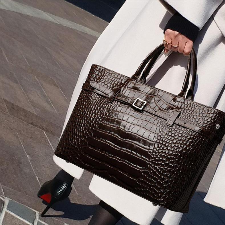 Elegant Brown Croco-Embossed Cowhide Tote Bag – Spacious & Stylish for Travel and Everyday Use