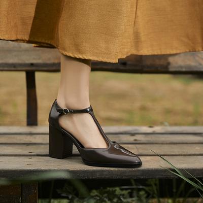 Мода 2025 Новая Мода Лаковая Кожа Туфли-лодочки Т-образной формы Круглый Носок Квадратный Каблук Соломенная Обувь Французский Высокий Каблук Сандалии Баотоу на Одной Пуговице