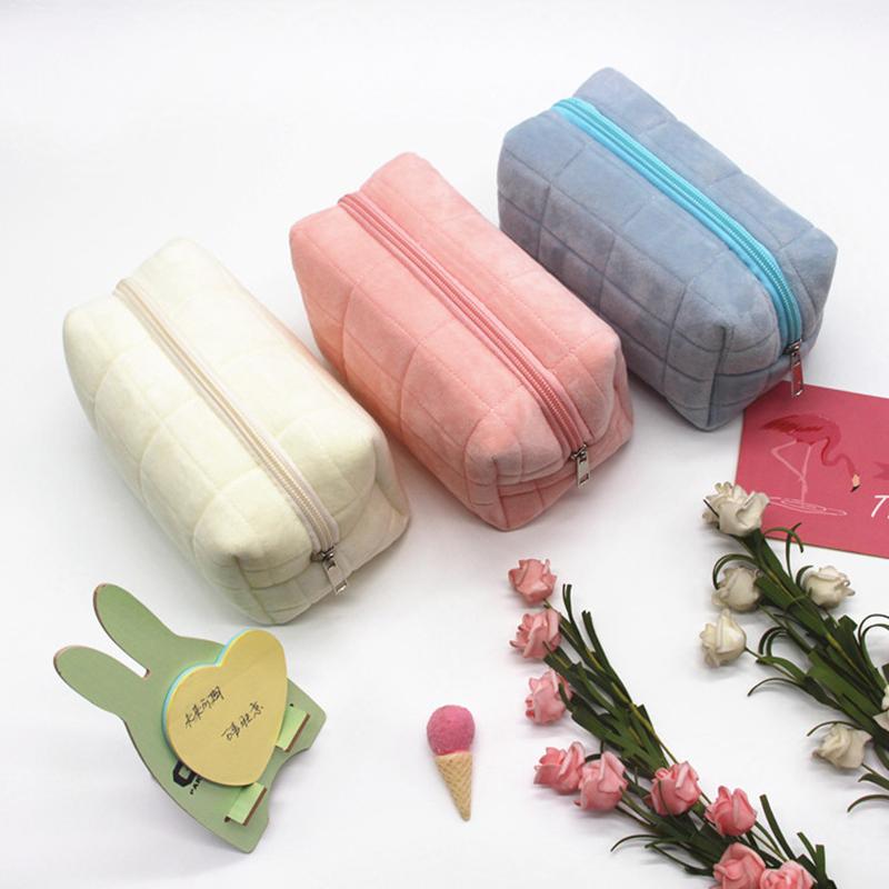 Милая меховая косметичка для женщин на молнии, большая однотонная косметичка, дорожные косметички, милая мини-сумка для туалетных принадлежностей на молнии