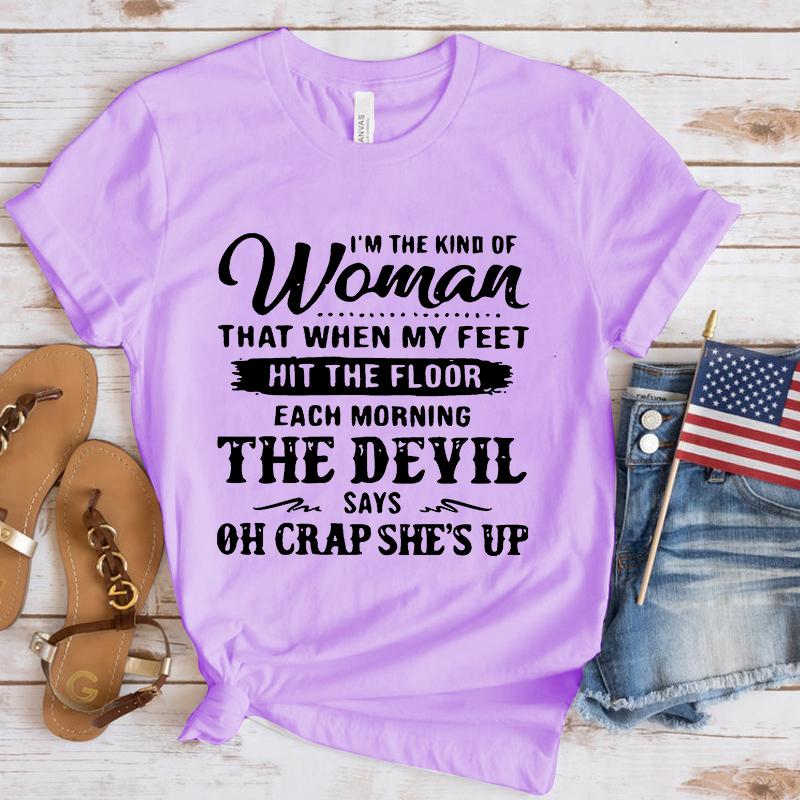 Забавно, я из тех женщин, которые, когда мои ноги касаются пола, печатают футболки для женщин. Летняя футболка с круглым вырезом. Женские топы.