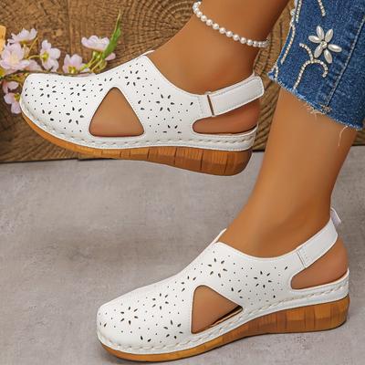 Новый стиль повседневных сандалий 2025 года отличается перфорированными дышащими ремешками на липучках со скошенной строчкой и строчкой «рыбий рот».